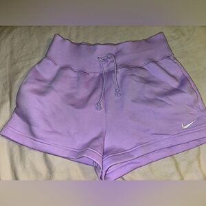 Nike Sportswear Phoenix Fleece
Women's High-Waisted Loose Shorts (Size Small)